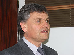 honoresenrique250.jpg honoresenrique250.jpg