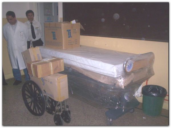 donacion-hospital-camilla-prensa-municipal