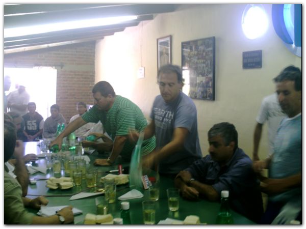 mataderos-brindis-31-12-08-ahorainfo-003